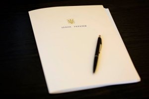 Порошенко підписав закон про гарантії у працевлаштуванні батькам дитини до 6 років