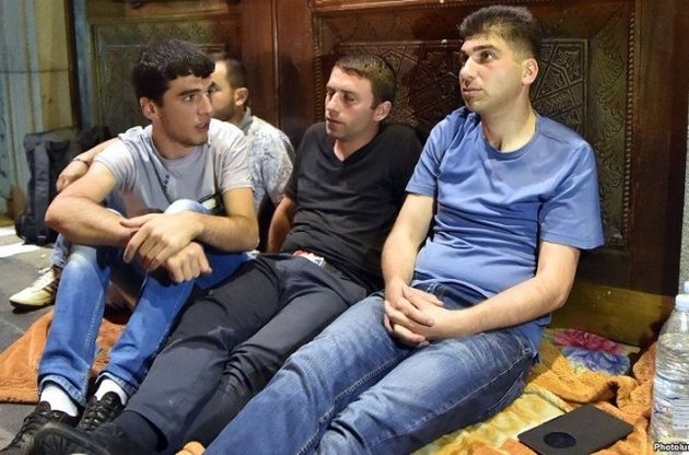 Протесты в Ереване: голодовку объявили еще четыре активиста