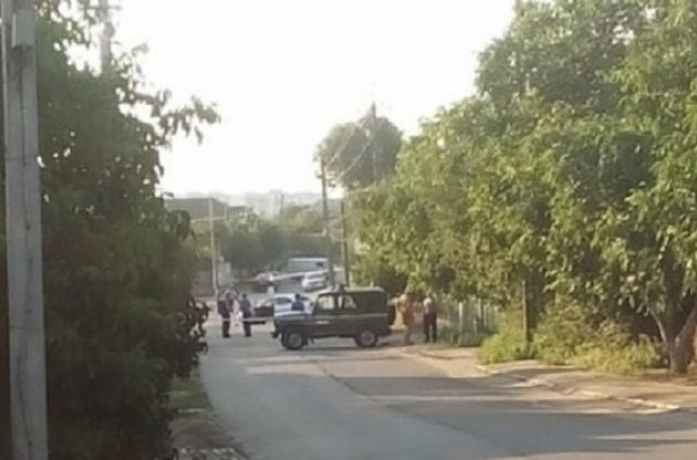 Місце події оточено