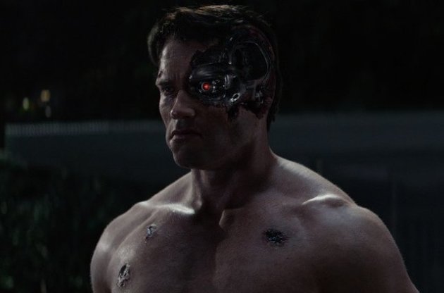 Фільм з Арнольдом Шварценеггером лідирує в українському прокаті