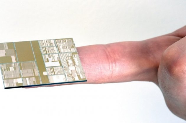 Корпорація IBM тепер може виробляти 7-нм транзистори; наприклад, діаметр спіралі ДНК становить 2,5 нм