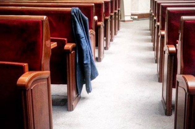 Депутаты не уйдут на "длинные" летние каникулы, но и работать в зале каждый день также не будут