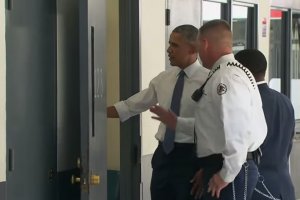Обама первым из американских президентов посетил тюрьму