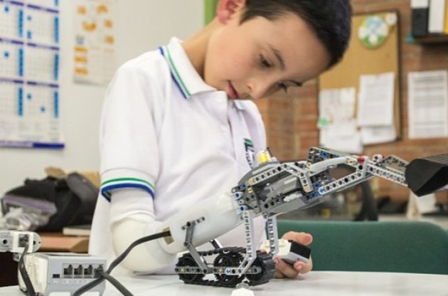 Протез - игрушка