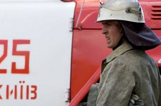У Голосіївському районі Києва виникла пожежа підвищеного рангу