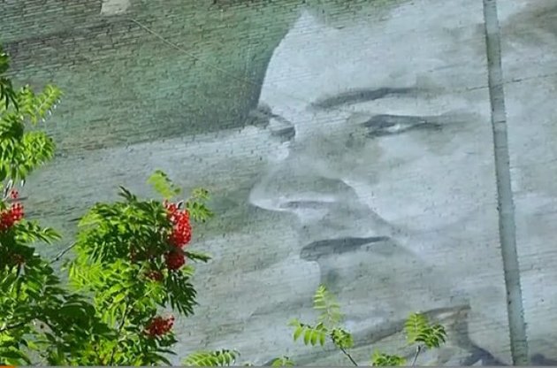 Киевляне могут любоваться портретом Леси Украинки