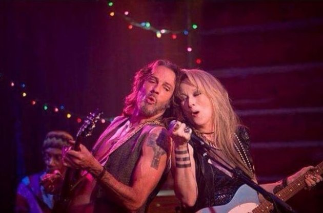 Меріл Стріп співає рок-пісні в новому фільмі "Рікі і Спалах"