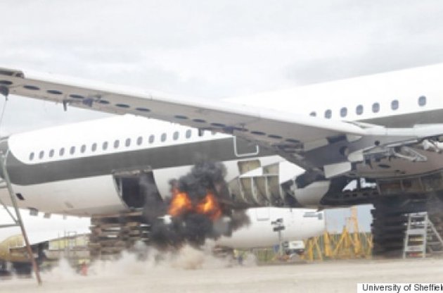 Новый материал минимизирует вред от взрыва бомбы на борту самолета