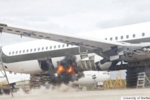 Новый материал минимизирует вред от взрыва бомбы на борту самолета