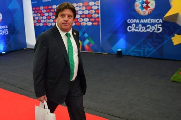 Головний тренер збірної Мексики з футболу звільнений за напад на журналіста