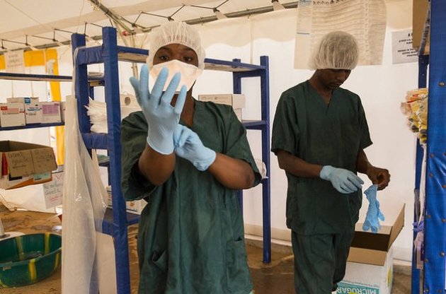 Ученые получили действенную вакцину против вируса Эбола
