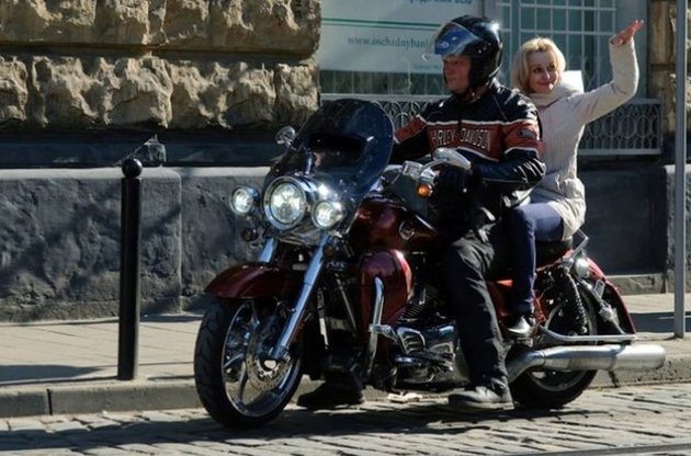 На екс-міністра Швайку завели справу за хабар мотоциклом Harley-Davidson