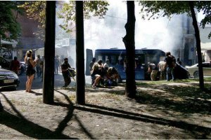 Оприлюднено відео масової бійки з перестрілкою біля офісу Добкіна в Харкові