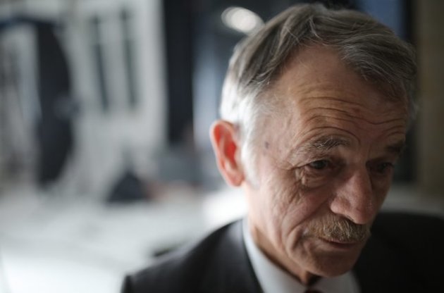 Джемилев считает, что действенной мерой будут жесткие экономические санкции