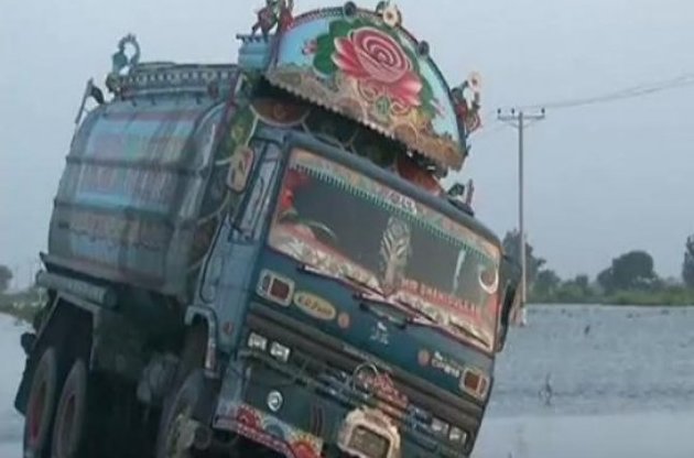 Проливные дожди в Пакистане продолжаются с 15 июля