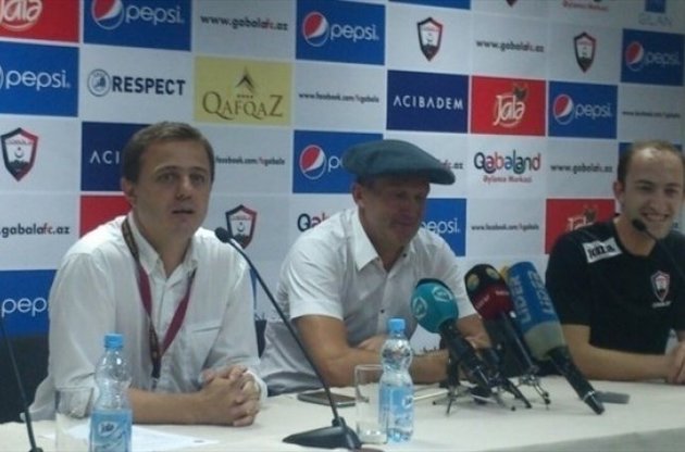 Григорчук на прес-конференцію прийшов у кепці-аеродромі