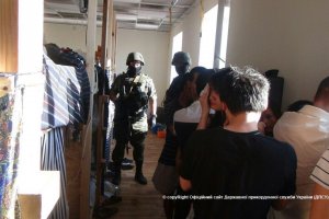 В Одессе "накрыли" подпольные цеха по пошиву одежды нелегалами-вьетнамцами