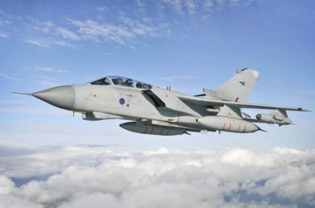Великобритания продлила воздушную кампанию против Ирака до марта 2017