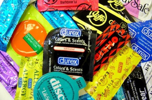 Росія має намір обмежити ввезення зарубіжних презервативів і дефібриляторів