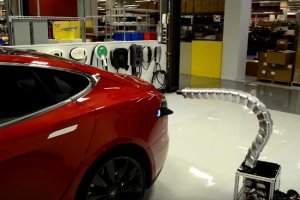 Компания Tesla продемонстрировала прототип зарядки-робота для электромобилей