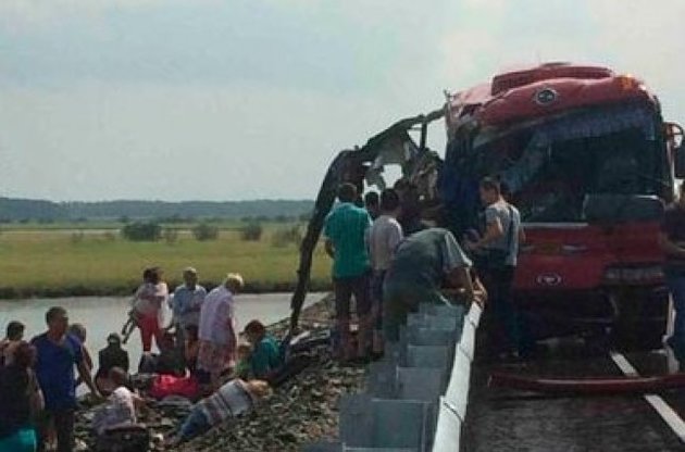 При лобовому зіткненні автобусів у Хабаровському краї загинули 16 осіб