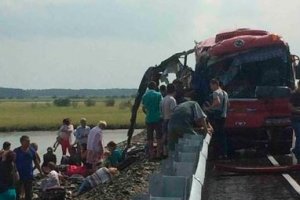 При лобовом столкновении автобусов в Хабаровском крае погибли 16 человек
