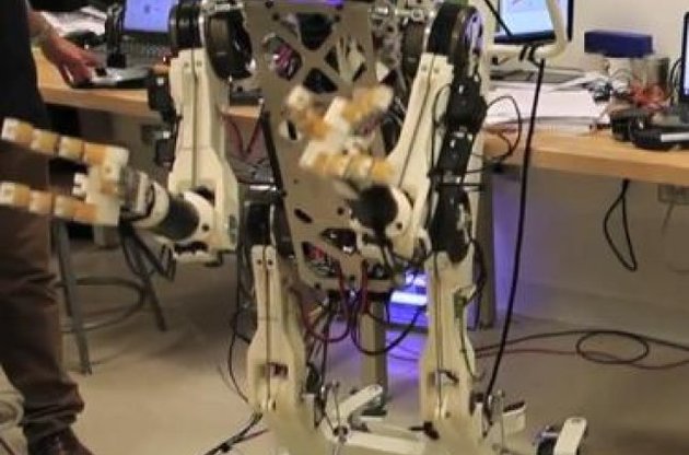 Ученые создали робота-спасателя с человеческими рефлексами, который умеет ломать стены