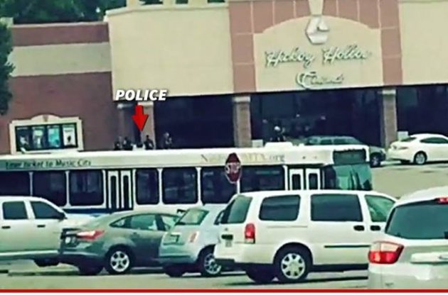 Ответным огнем одного из стражей порядка нападавший был убит