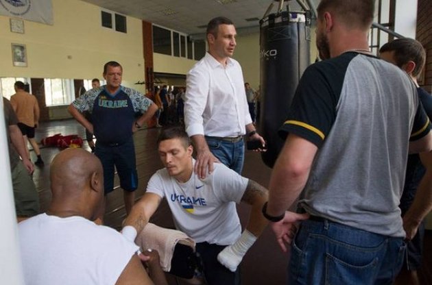 Кличко посетил тренировку Усика