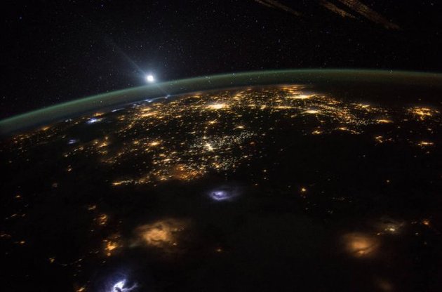 Космонавт NASA сделал фото рассвета с борта МКС