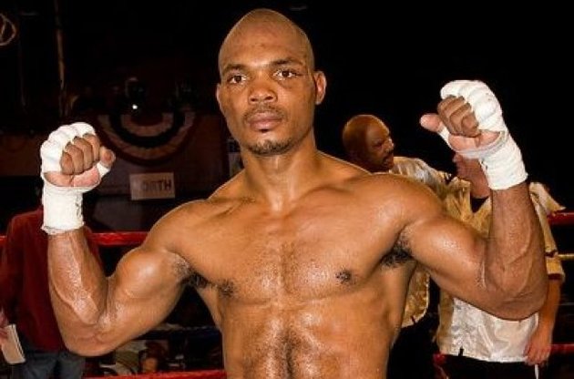 Генрі повинен був битися з Гвоздиком в червні