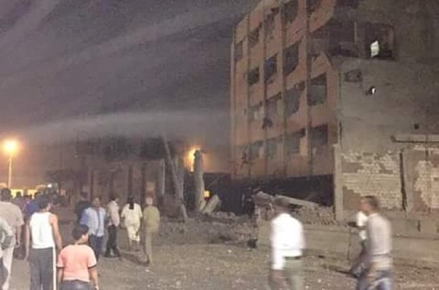 Прилеглі будівлі були сильно пошкоджені