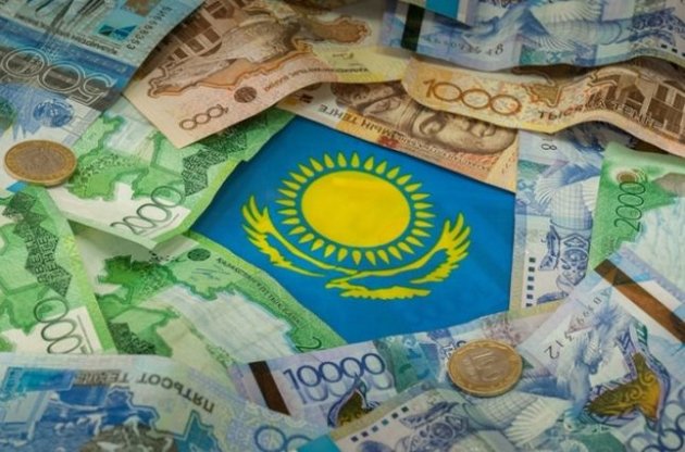 Тенге впав на 26% після переходу на плаваючий курс