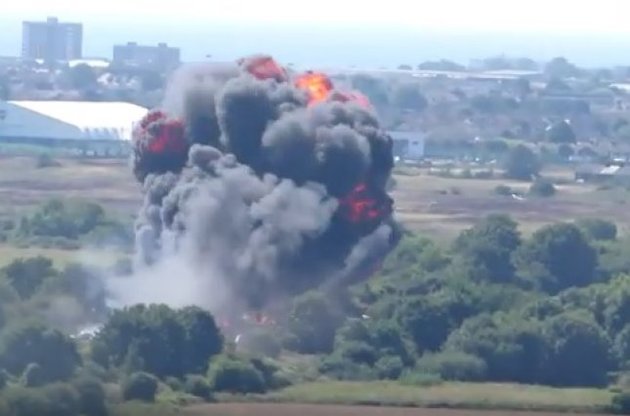 Самолет начал совершать петлю, но не смог закончить маневр