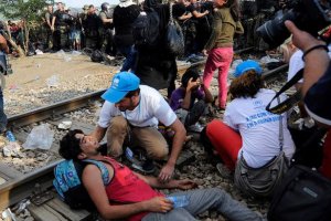 Тисячі мігрантів з Греції прорвалися в Македонію
