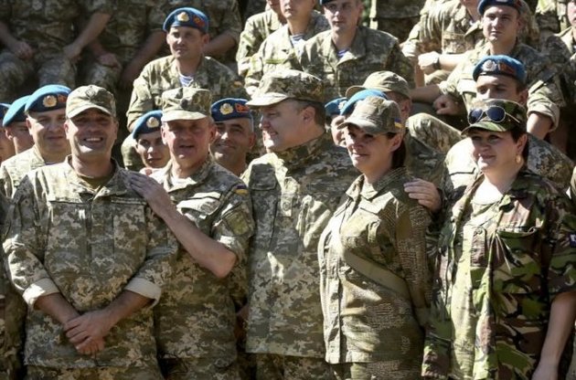 Порошенко рассказал о самом большом в Европе опыте украинской армии в гибридной войне