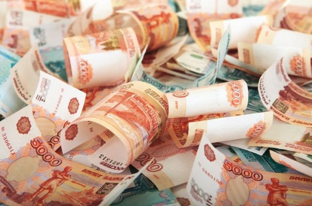 Курс рубля в Росії впав до 83 євро і 71 за долар