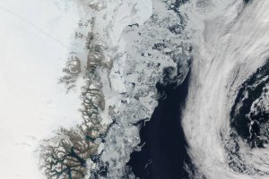 NASA опубликовало уникальный снимок таяния льда у Гренландии