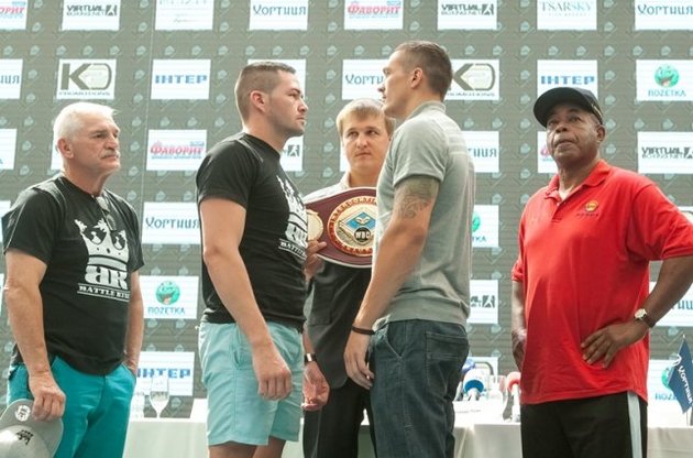 Усик и Мюллер впервые посмотрели друг другу в глаза