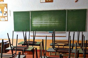 Киевским школам рекомендуют приостановить учебный процесс из-за задымленности и аномальной жары