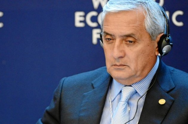 Президент Гватемали пішов у відставку через корупційний скандал