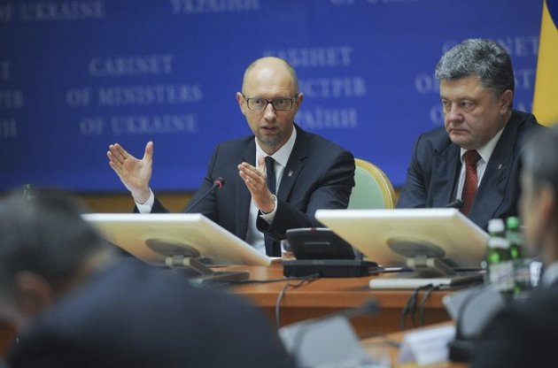 Українці звинувачують в економічній кризі корумпованих чиновників та олігархів