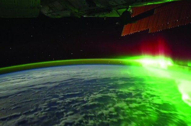 Северное сияние из космоса: астронавт опубликовал редкие кадры Авроры Бореалис