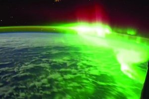 Північне сяйво з космосу: астронавт опублікував рідкісні кадри Аврори Бореаліс