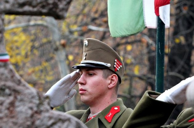 Венгрия проводит военные учения для защиты от мигрантов