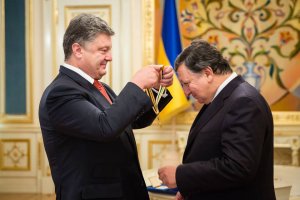 Порошенко вручив Баррозу орден Свободи за зміцнення авторитету України