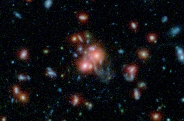 Астрономы обнаружили скопление галактик с "бьющимся сердцем"