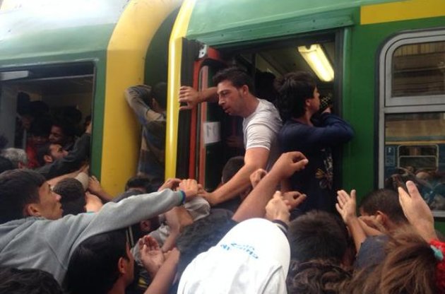 Через наплив біженців між Німеччиною і Австрією припинено залізничне сполучення