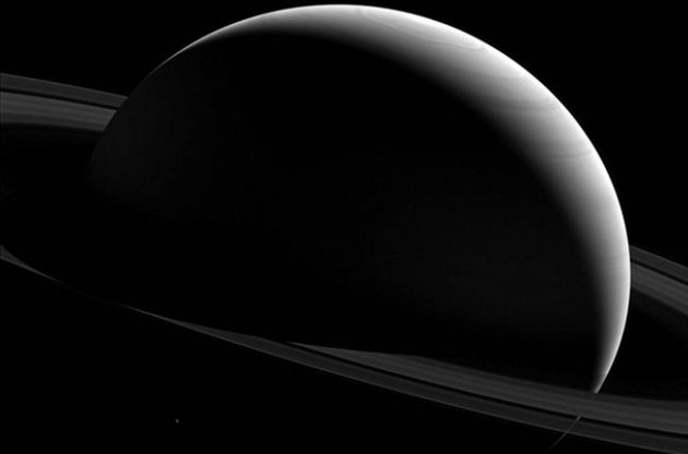 Дослідники NASA показали знімок темної сторони Сатурна