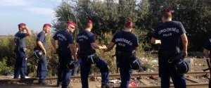 Венгрия распространила режим ЧП на шесть провинций